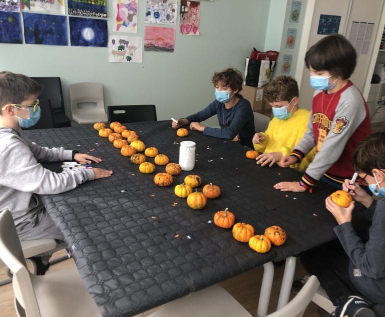 activité autour des citrouilles d'Halloween au collège