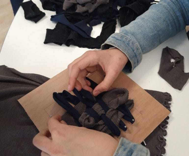 les élèves fabriquent des éponges au collège