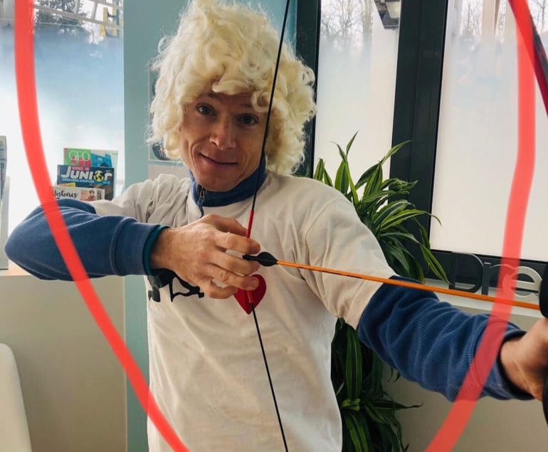 le prof de sport est cupidon