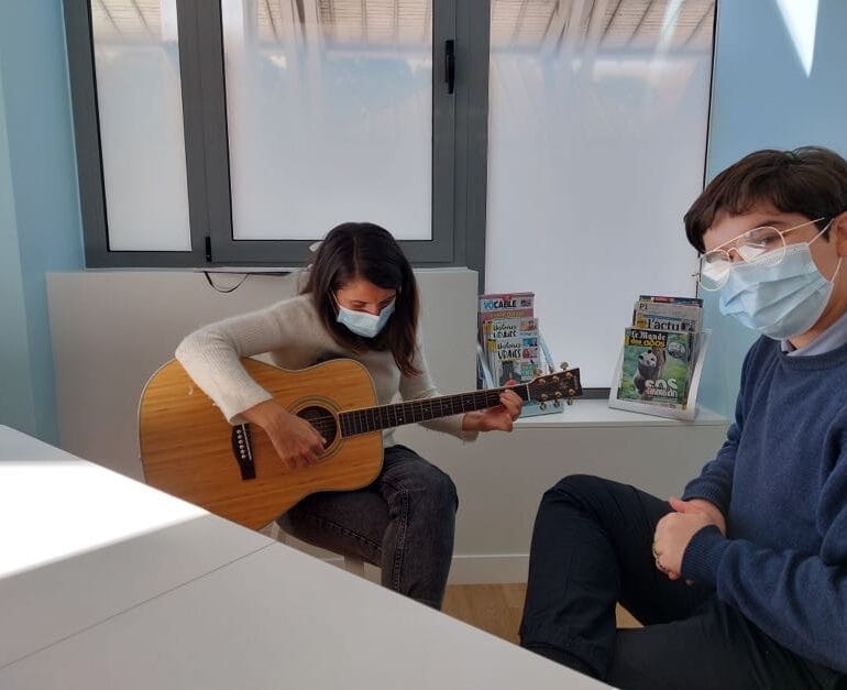guitare au lycée pour favoriser la concentration