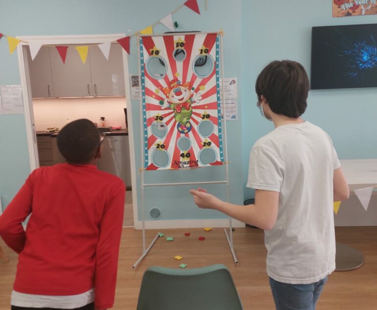 Jeu de fête foraine au collège