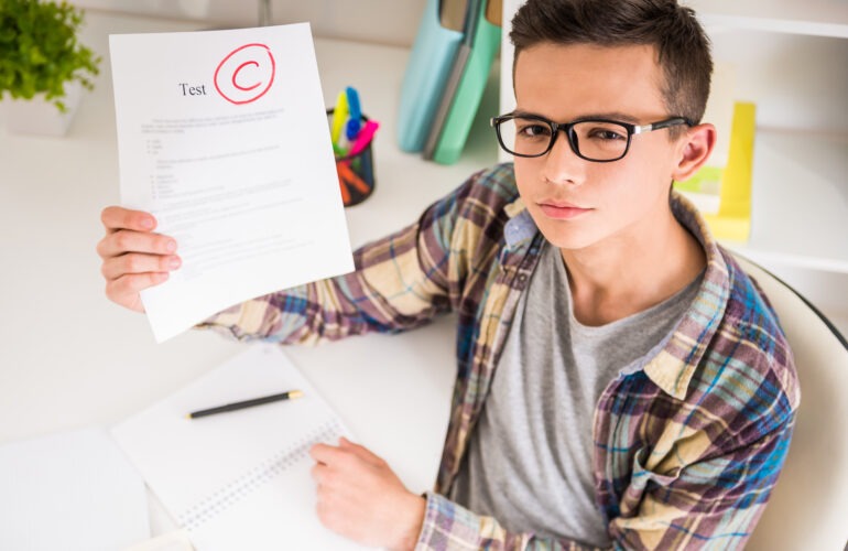 Un élève à une mauvaise note sur son bulletin