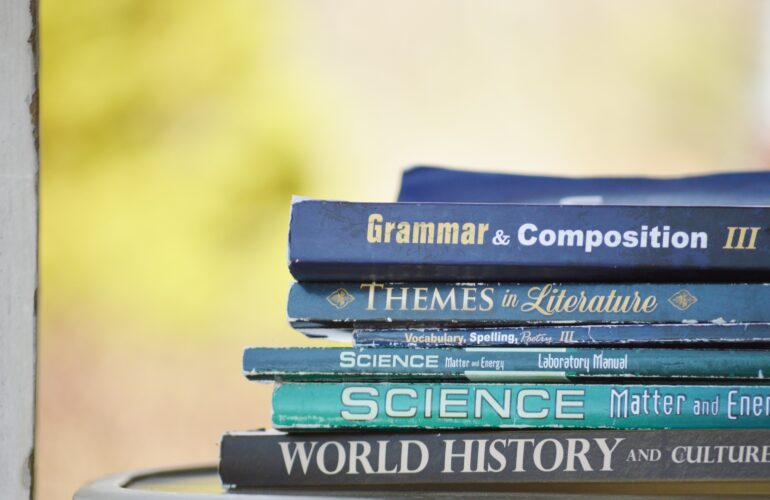 livres scolaires d'une école bilingue