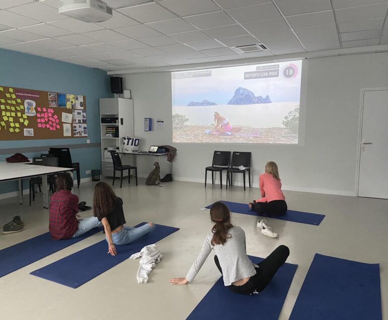 Yoga au collège La Jonchère