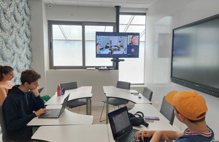 Cours en ligne dans un collège