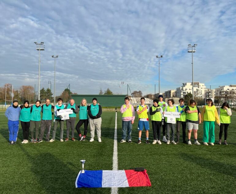Match de foot profs et élèves