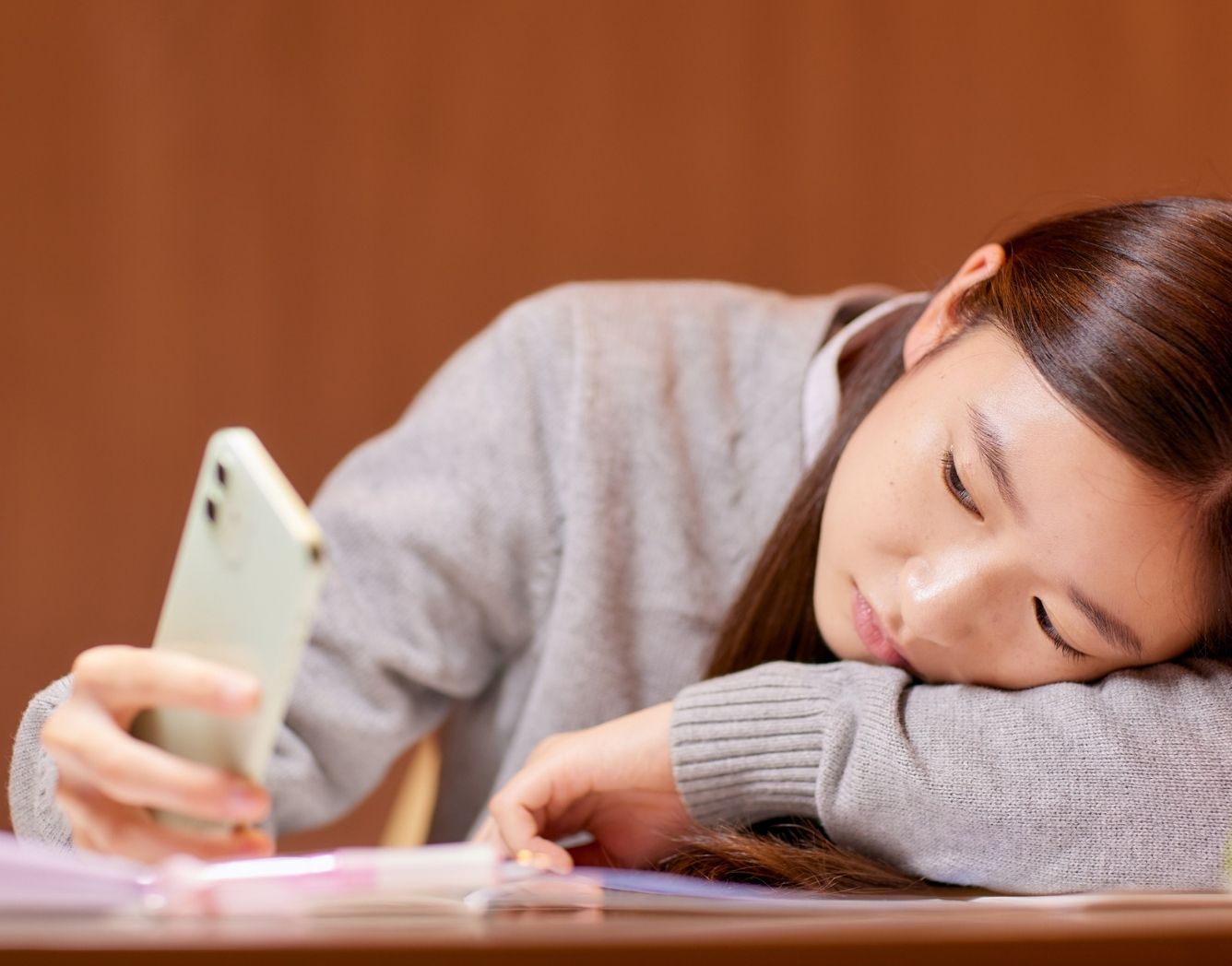 8 enjeux du téléphone portable au collège lycée : interdiction, concentration, bien être